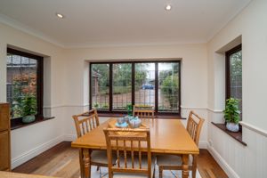 BREAKFAST KTCHEN- click for photo gallery